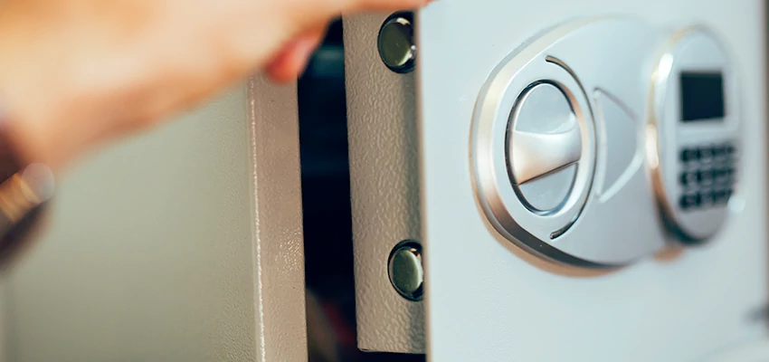 Fingerprint Safe Openers in Daly City, CA